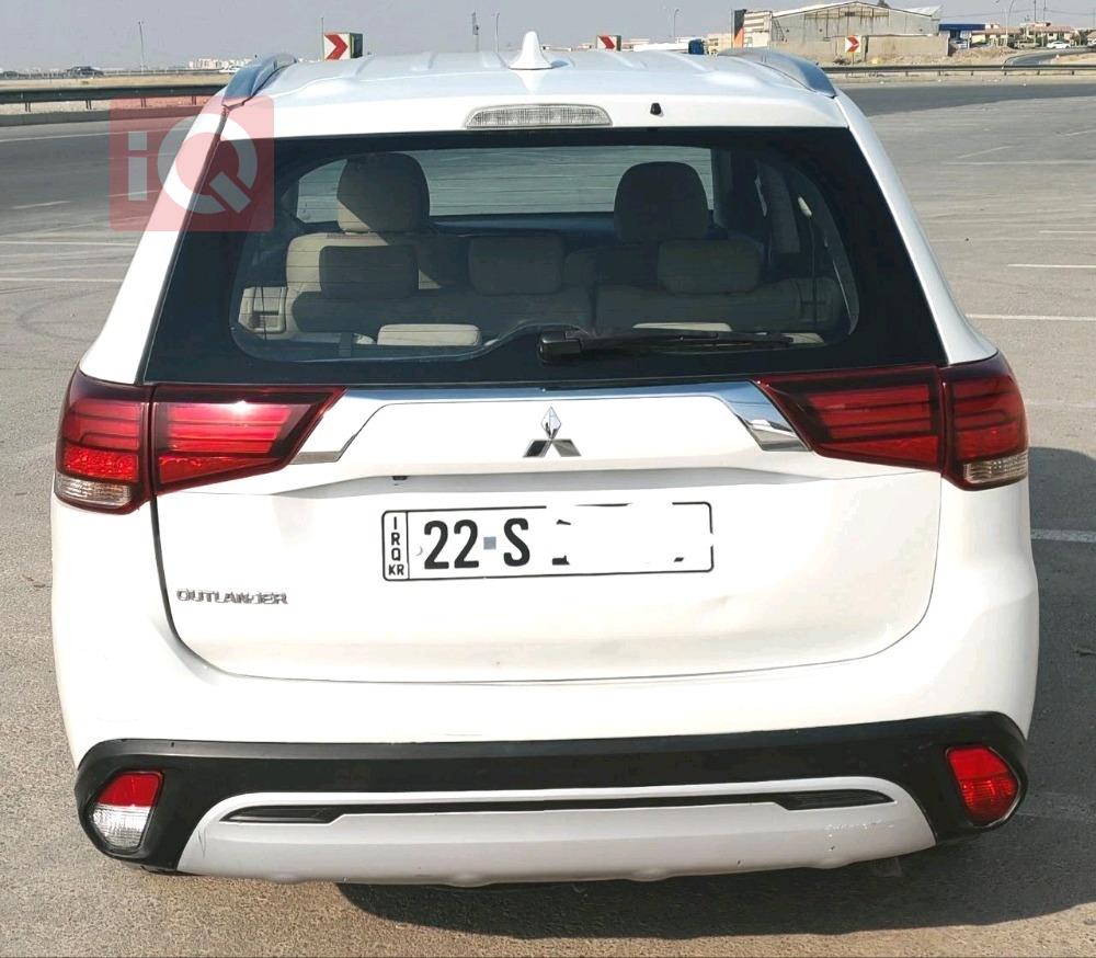 ميتسوبيشي اوتلاندر